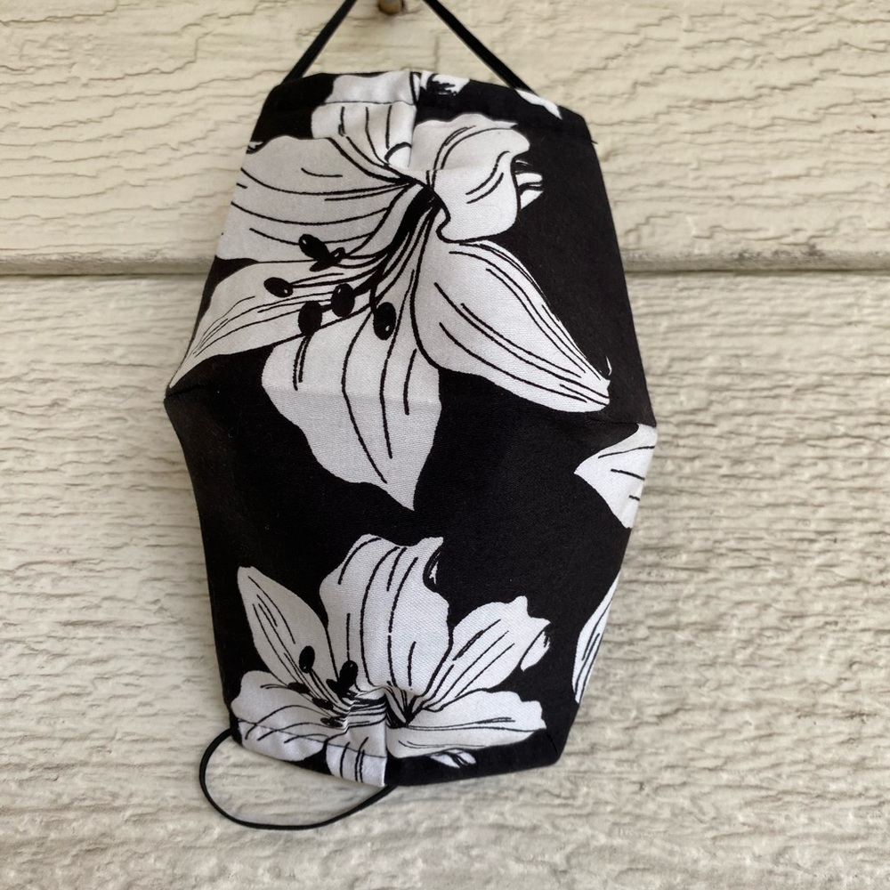 Black white floral face mask